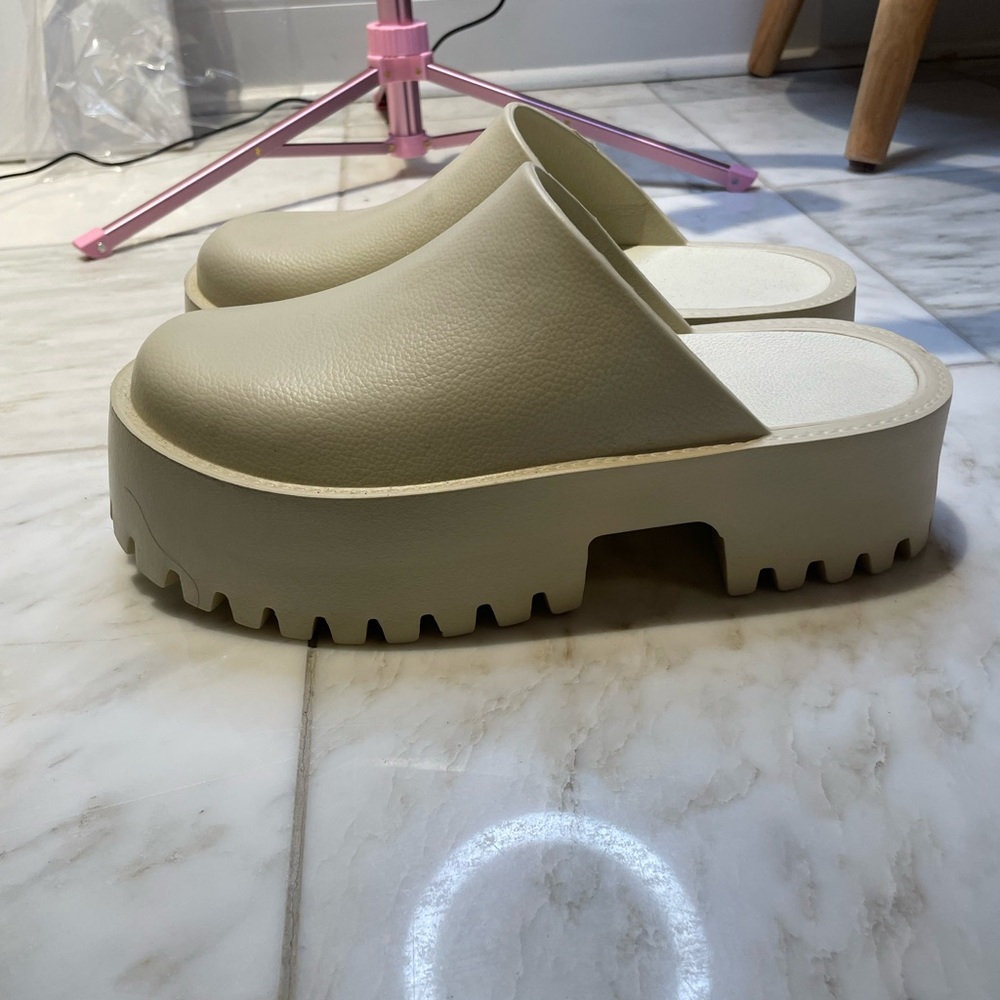 Clog mules